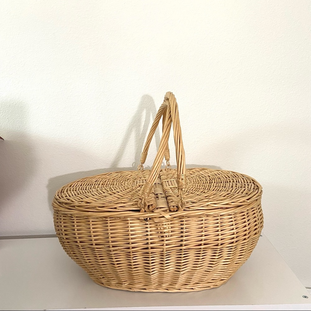 Vintage Wicker Picnic Basket